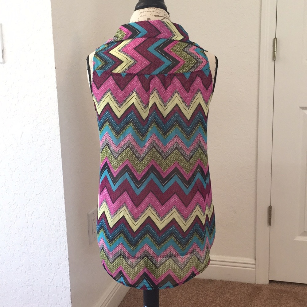 Romantic Sini zigzag Button down Blouse!! - Picture 3 of 7
